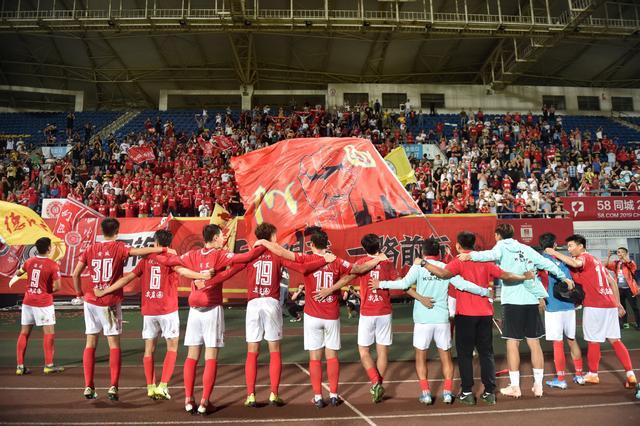 热火惨败！希罗21+7鲍威尔12中2，西卡15中4也无妨，勇士旧将尽力